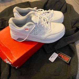 Sneakers with free brand new xxl hoodie